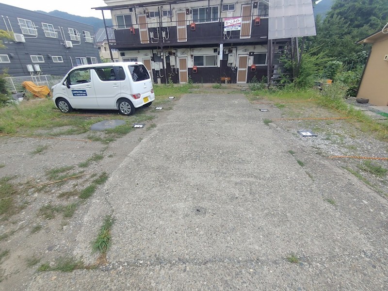 KURA　Base 駐車場