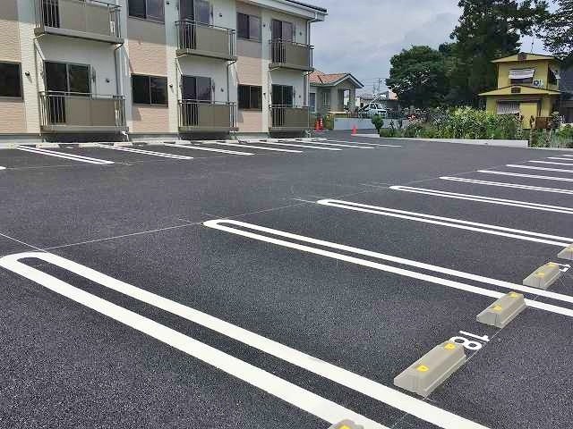 WILLOW SAKU 駐車場