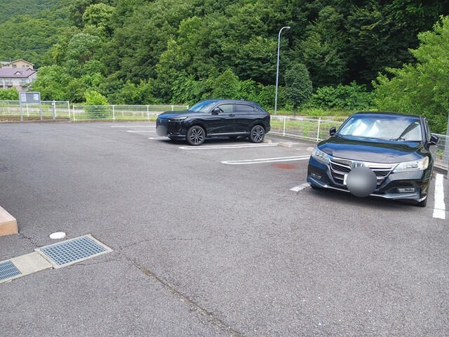ラ・ペジーブル 駐車場