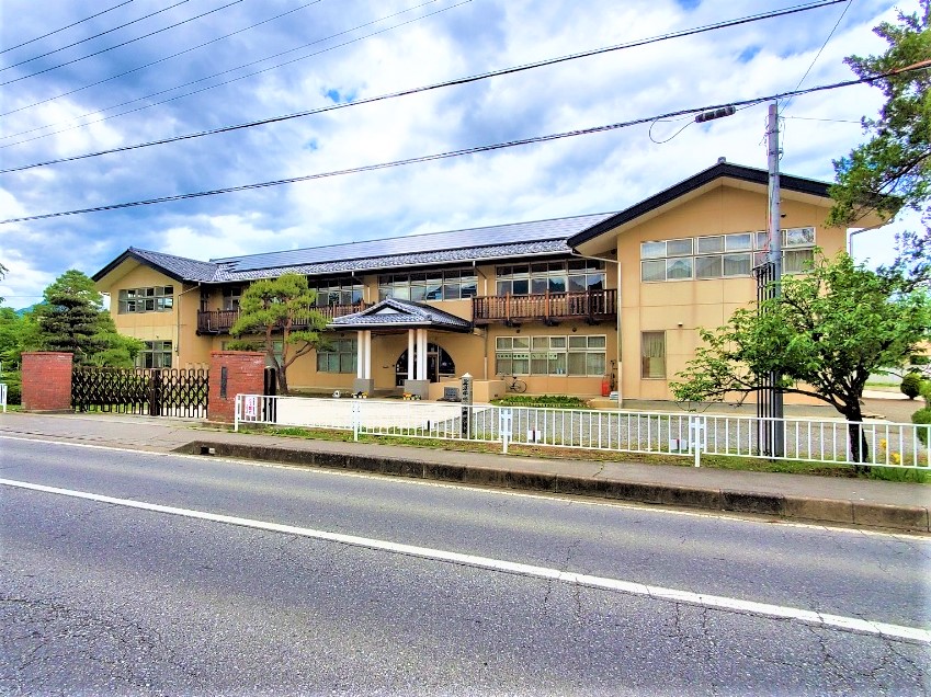 メゾン・ド・ルミエールＢ 小学校