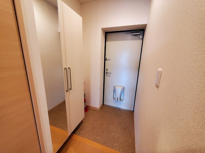チャロ 玄関