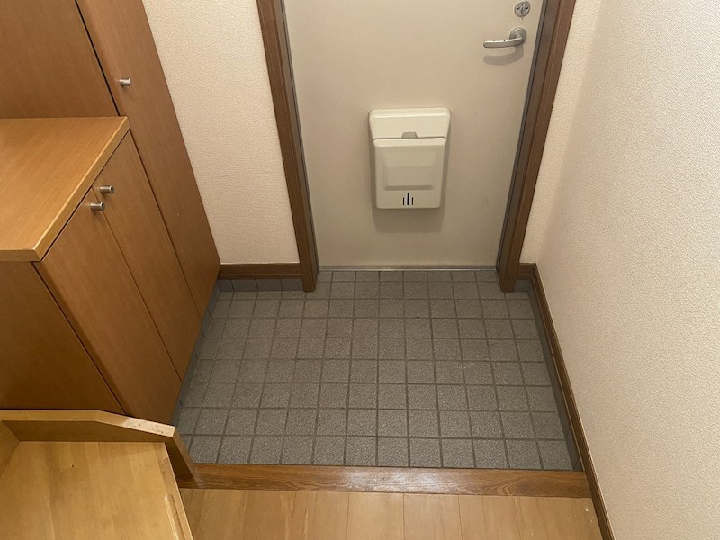 メゾンブリオントＢ 玄関