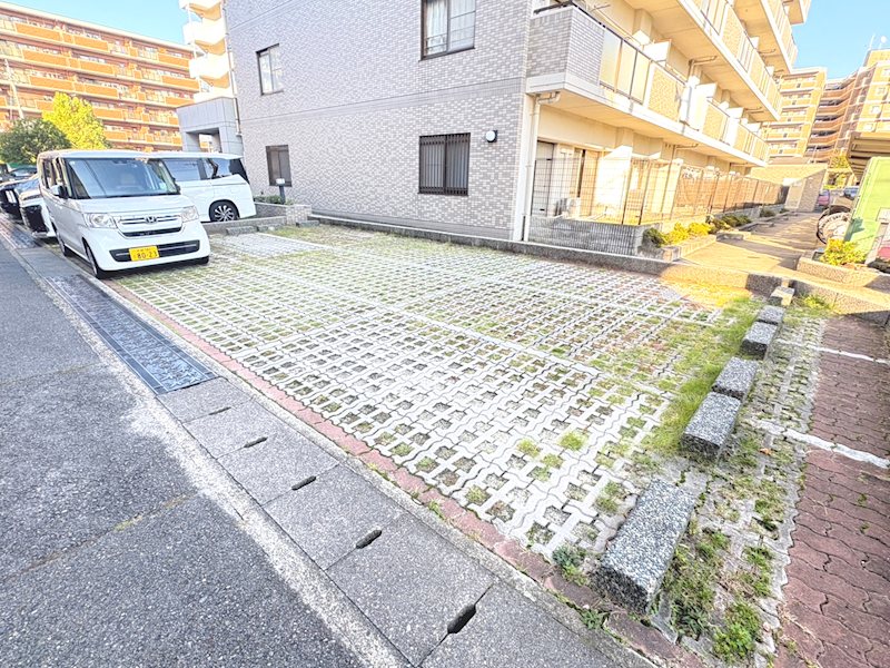 デミューズ木幡 駐車場