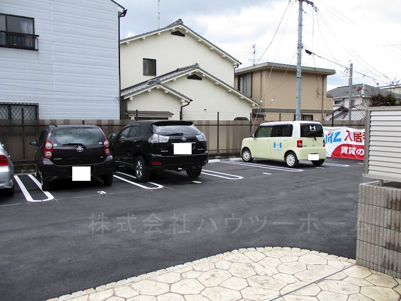 ヴァリエ久津川 駐車場