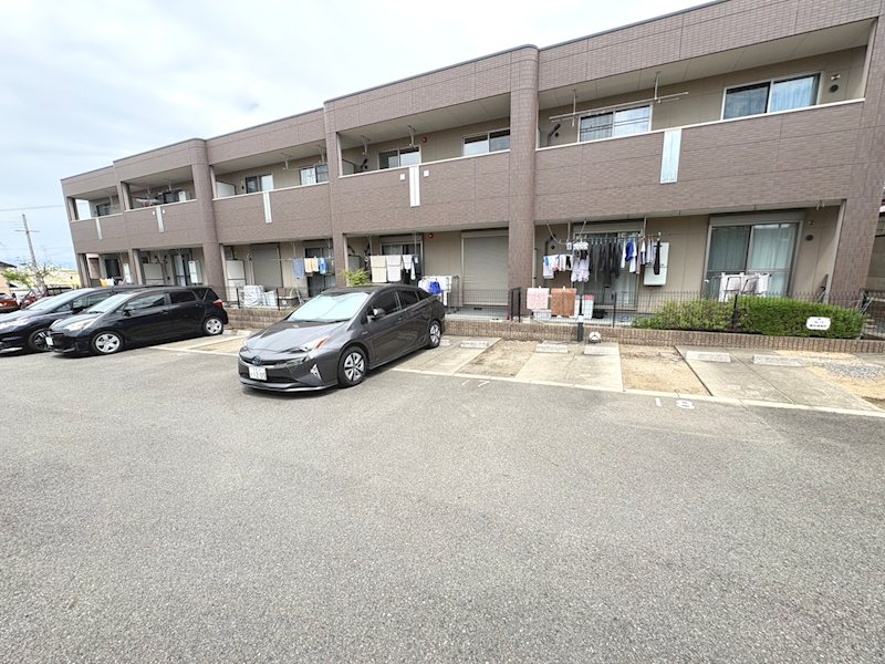 ル・ドルフ 駐車場