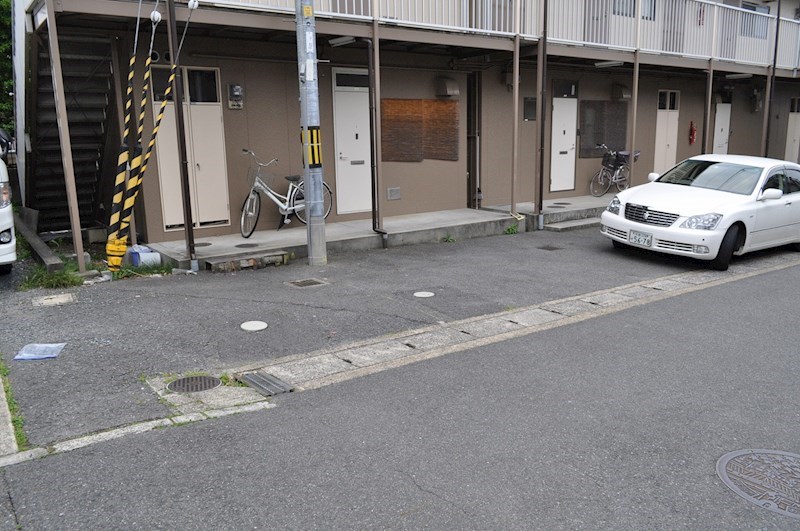 Y's Village 駐車場