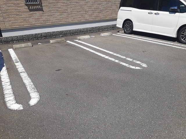 メゾンリバーアイランド 駐車場