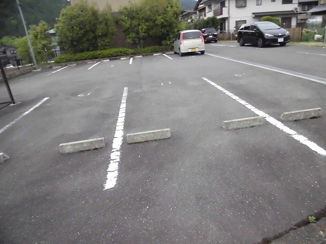 シャルマン 駐車場