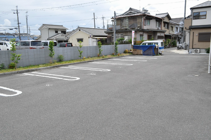 レジデンスカレント　B棟 駐車場
