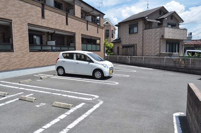 リュミエールアッシュ 駐車場