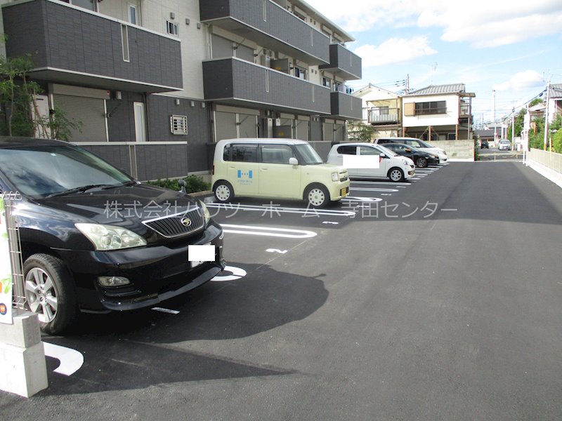 D-room久津川 駐車場