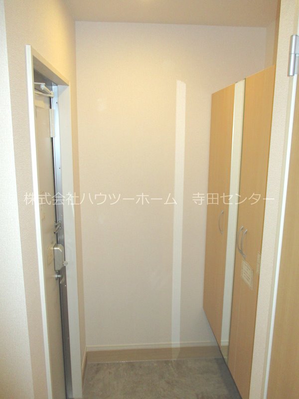 D-room久津川 玄関