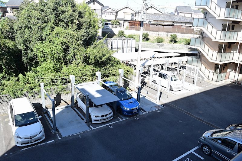 グリーンサム弐番館 駐車場