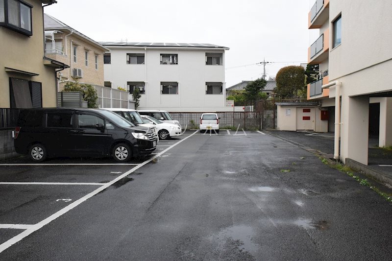 北川マンション 駐車場