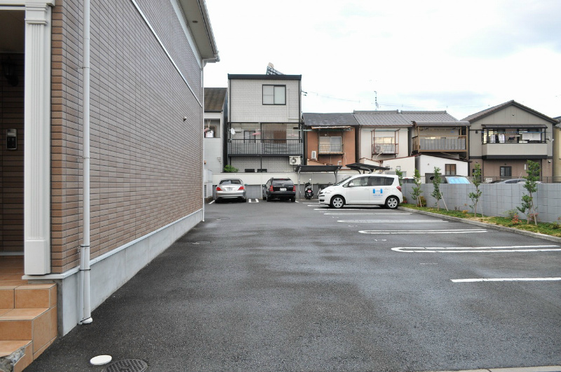 レジデンスカレントA棟 駐車場