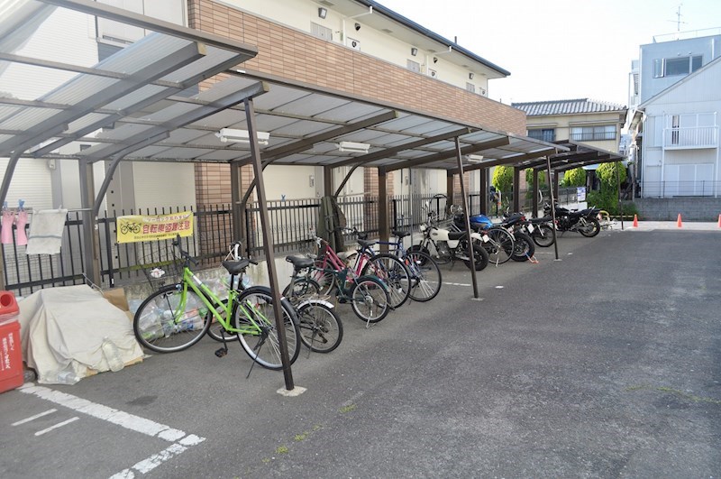 イーグルハウス 駐車場