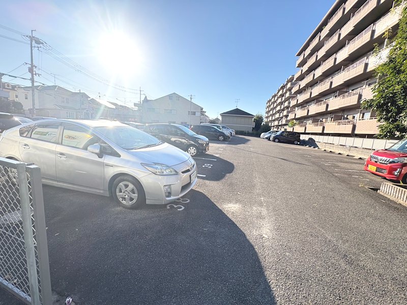 ベルヴィ西浦 駐車場