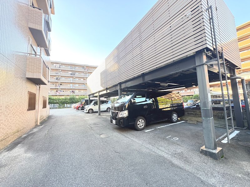 ベルヴィ西浦 駐車場