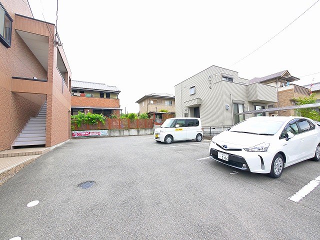 クニミＬＲ 駐車場