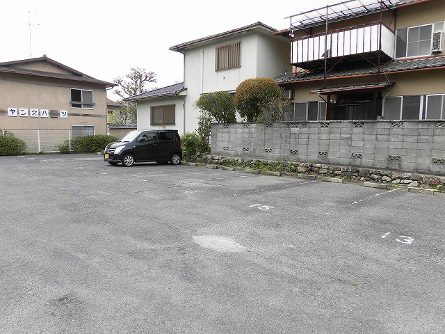 カサグランデ雅 駐車場