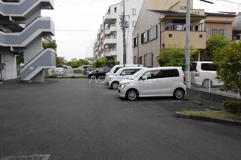 サンタウン宇治 駐車場