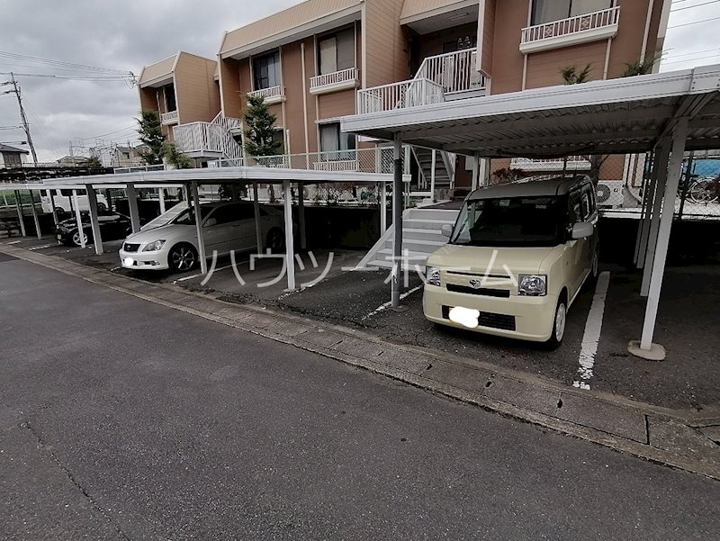 パレーシャル柳田 駐車場