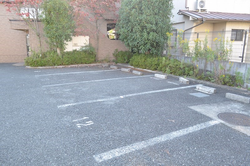 リュミエ京田辺 駐車場