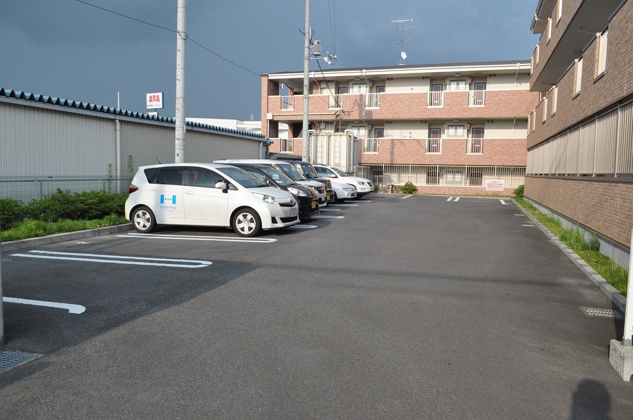 エアリーウエスト 駐車場