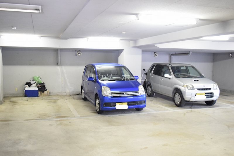 メゾンG向島 駐車場