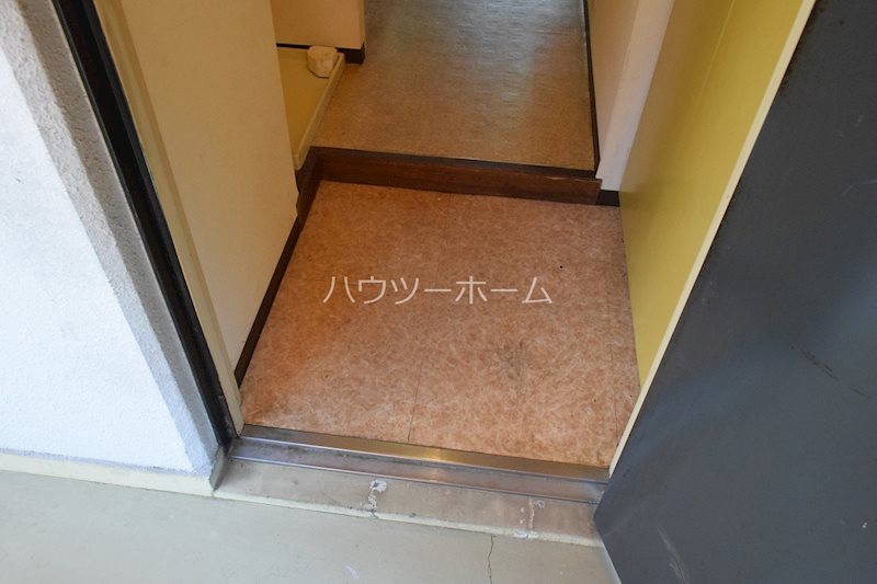 メゾンG向島 玄関