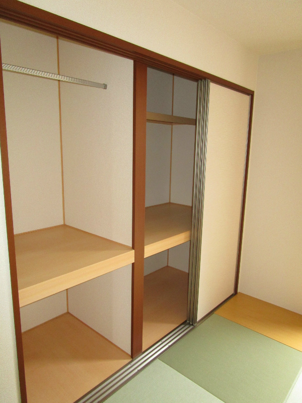 ファミール吉川 収納
