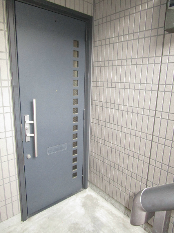ファミール吉川 玄関