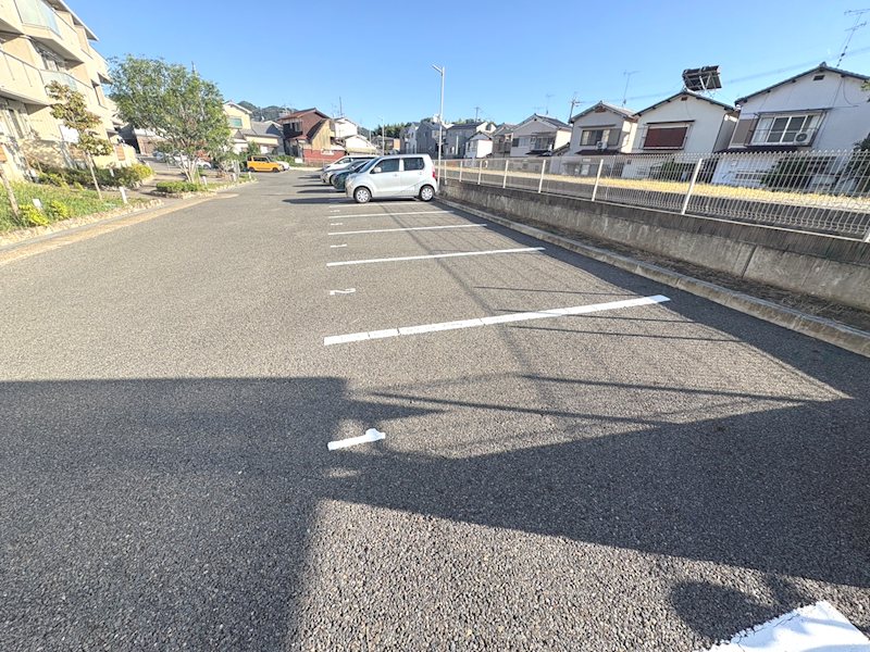 エーデルハイム東香園 駐車場