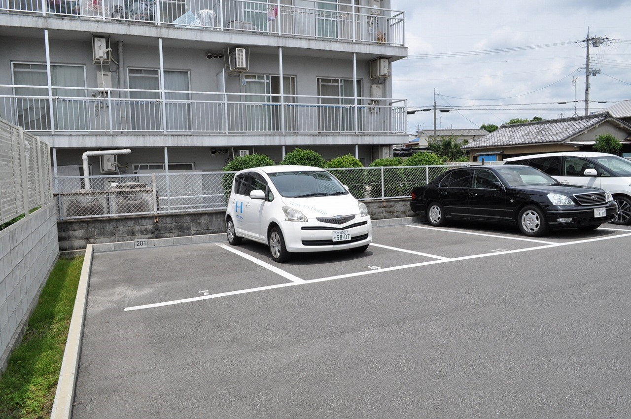 キャンベルリバーⅡ番館 駐車場