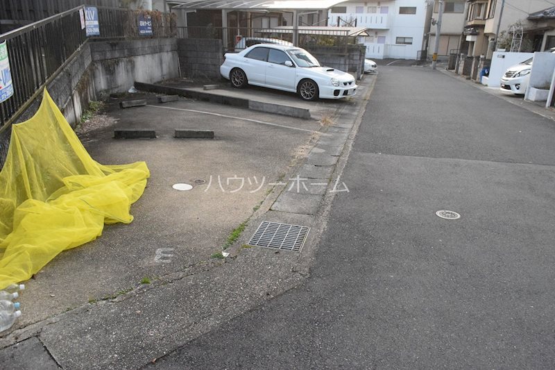 ハイツカルテット 駐車場