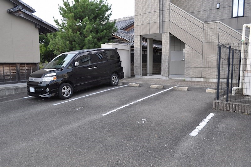 グランドソレーユ 駐車場