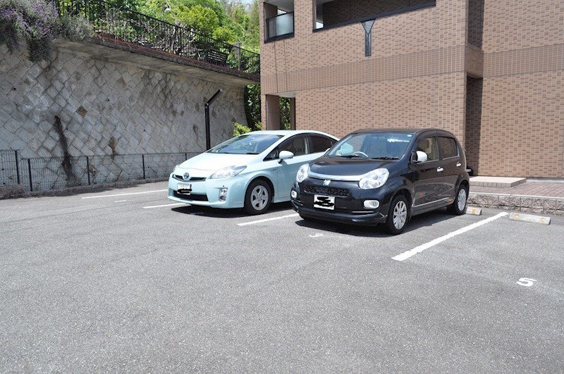 Pronity M 駐車場