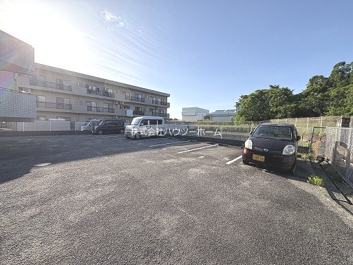 ラポート宇治川 駐車場