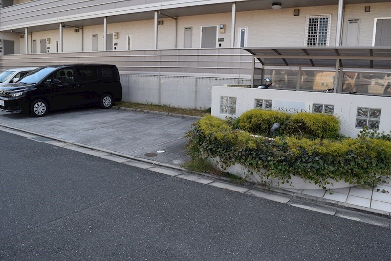 カーサ　セレス 駐車場