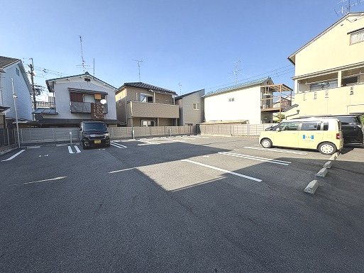 プラティア南里の西 駐車場