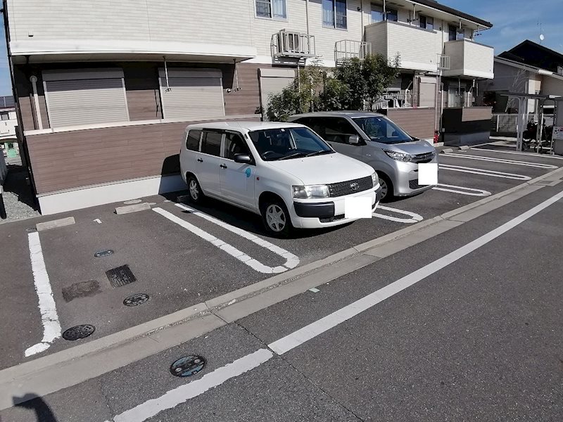 シャトーヒルズ南館 駐車場