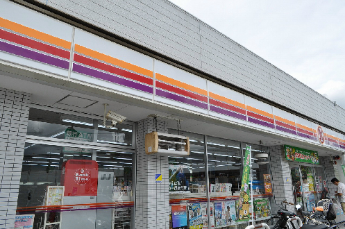 第50長栄ボンプレミール コンビニ