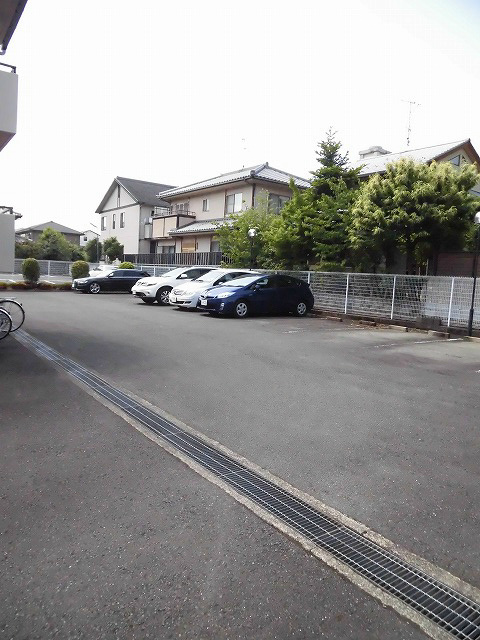 エスポワール鷺 駐車場