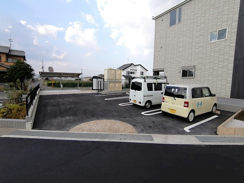 ガーデンハイム久御山 駐車場