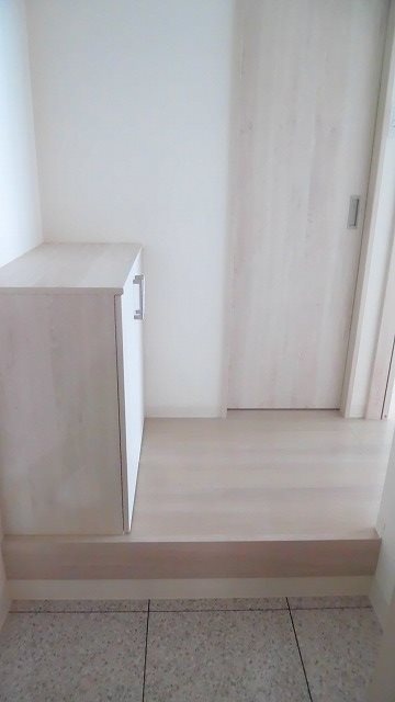 フォレスタ上高野 玄関