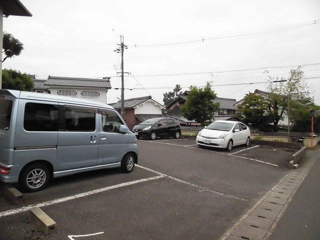 ガーデンハイツ花園 駐車場