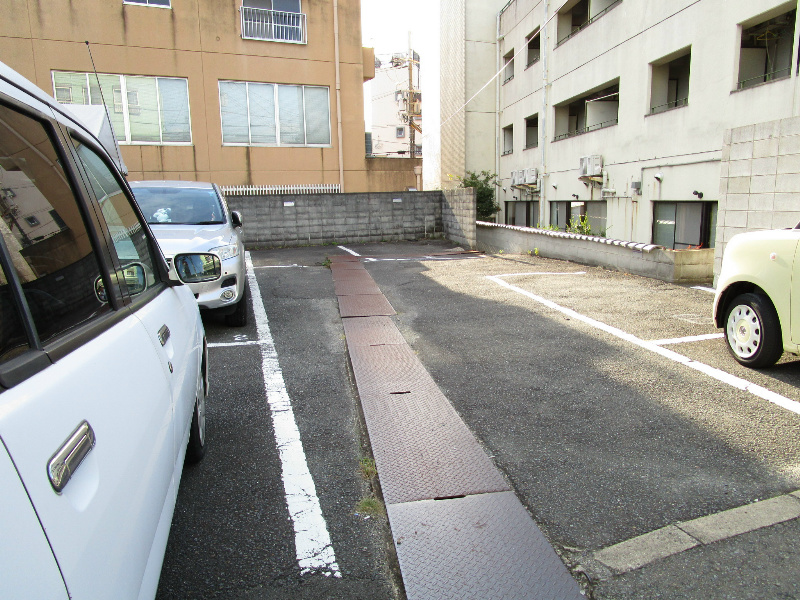 シェルマンション 駐車場