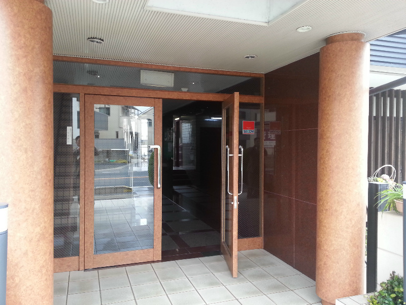 脇田建設ビル エントランス