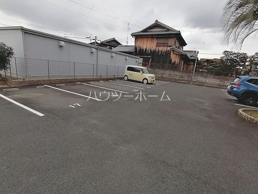 ケイズメゾン春日森 駐車場