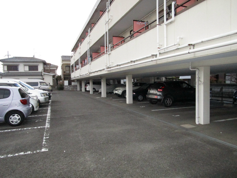 AXIA西村 駐車場